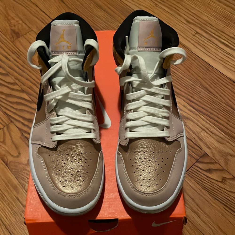 Womens Jordan 1 Mid particle beige women size 9